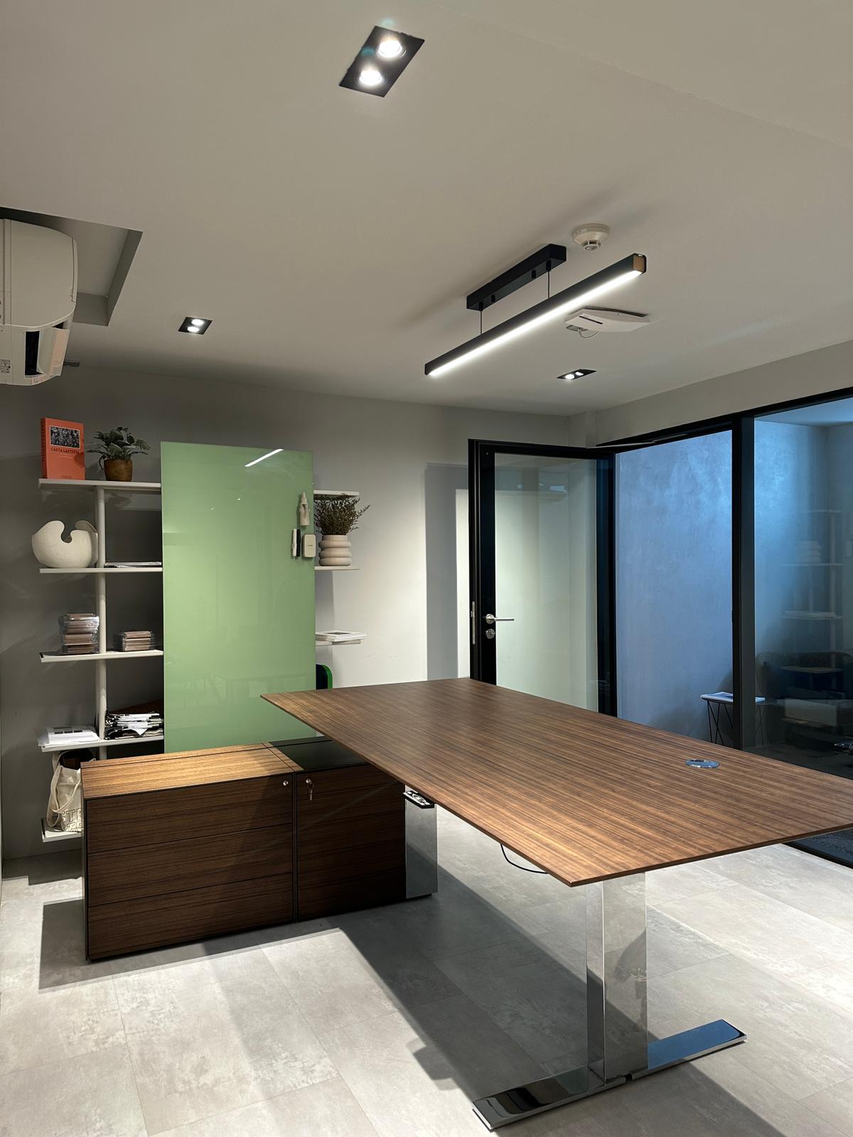 Walter Knoll – EXEC-V HAT Table