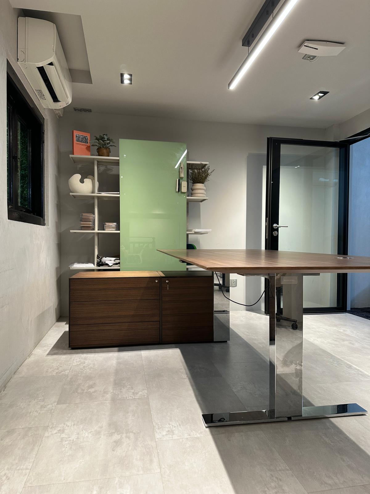 Walter Knoll – EXEC-V HAT Table
